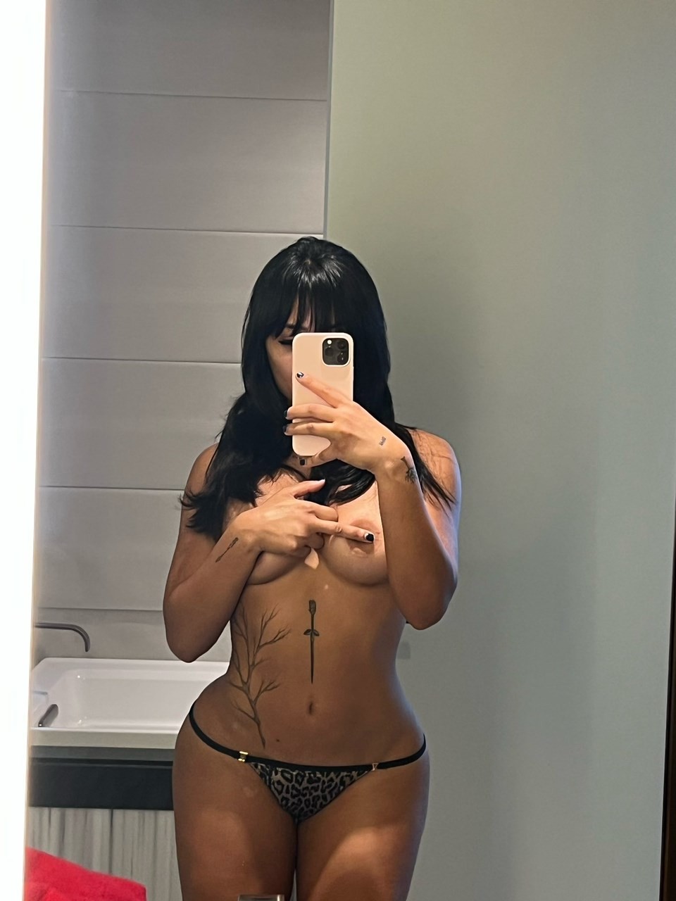 Queen is Female Escorts. | Auburn | Alabama | United States | scarletamour.com 